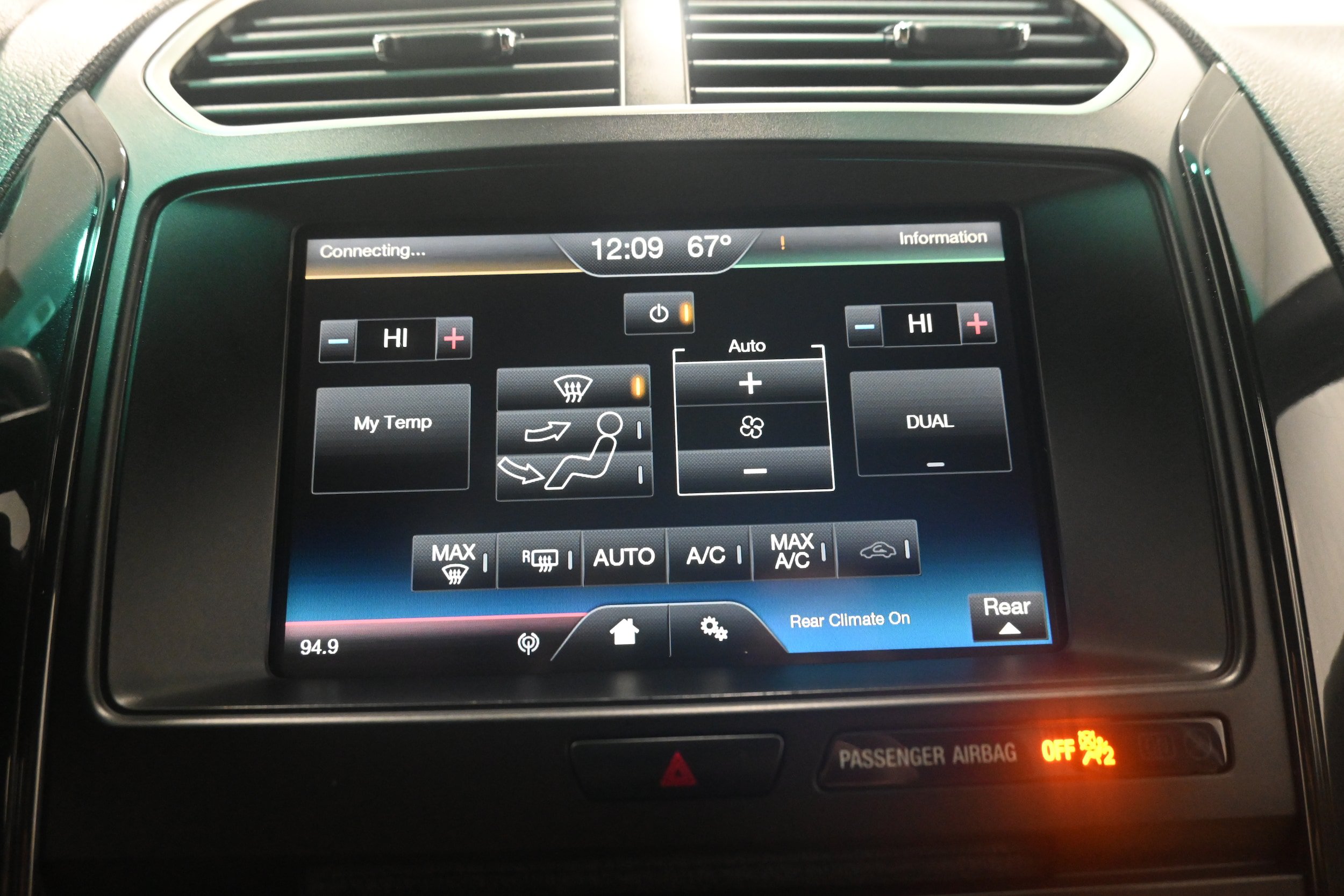 Used 2016 Ford Explorer XLT w/ Equipment Group 201A AWD/4WD image 14