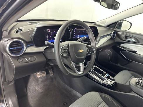 Used 2025 Chevrolet Trax LT w/ Driver Confidence Package image 13