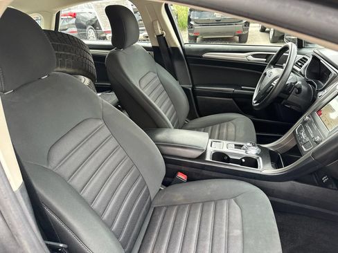 Used 2019 Ford Fusion SE FWD image 15