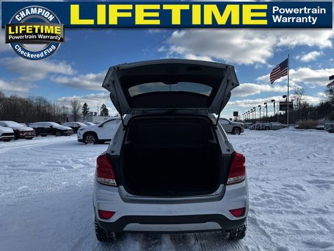 Certified 2022 Chevrolet Trax LT w/ Redline Edition image 11