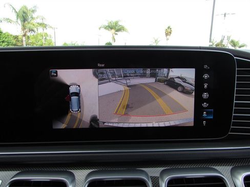 Used 2020 Mercedes-Benz GLE 450 4MATIC w/ MBUX Technology Package image 19