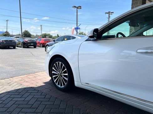Used 2017 Kia Cadenza Premium FWD image 8