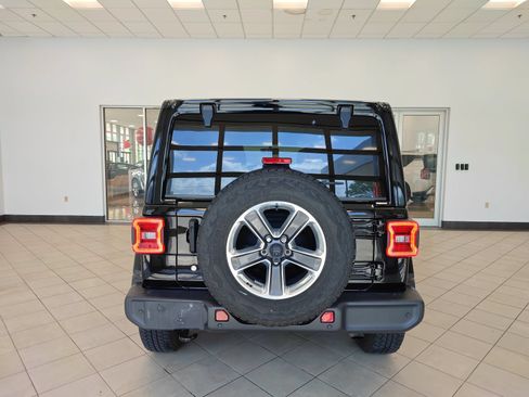Used 2020 Jeep Wrangler Unlimited Sahara AWD/4WD image 4