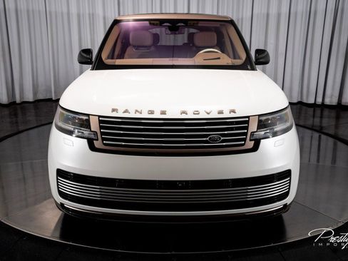 Used 2023 Land Rover Range Rover SV image 3