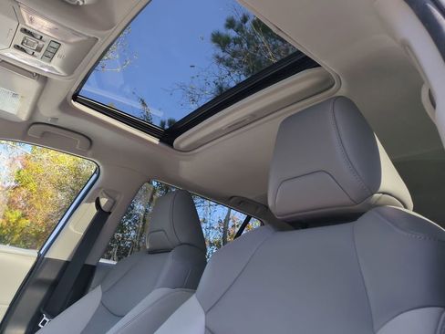 Used 2023 Toyota RAV4 XLE Premium image 20