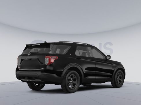 Used 2023 Ford Explorer XLT AWD/4WD image 4