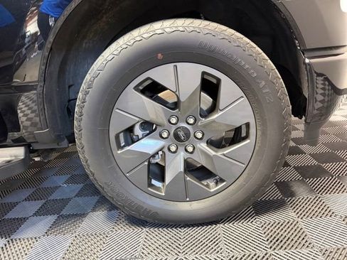 Used 2023 Ford F150 Lightning Lariat image 39
