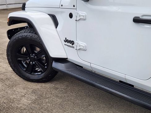 Used 2021 Jeep Wrangler Unlimited Sahara AWD/4WD image 16