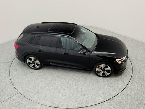 Used 2023 Audi e-tron Premium Plus w/ Premium Plus Package AWD/4WD image 25