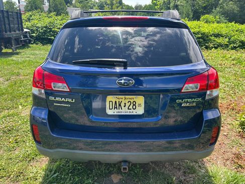 Used 2010 Subaru Outback 2.5i Premium AWD/4WD image 6