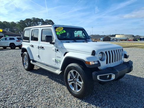 Used 2019 Jeep Wrangler Unlimited Sahara image 13