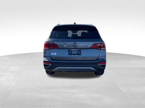 Used 2024 Volkswagen Taos SE image 4