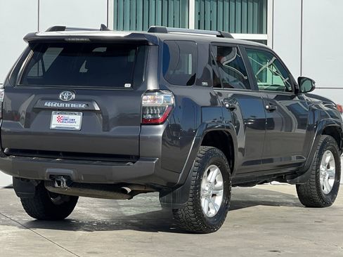 Used 2019 Toyota 4Runner SR5 Premium image 4