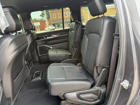 Used 2022 Jeep Wagoneer Series III w/ Convenience Group I AWD/4WD image 13