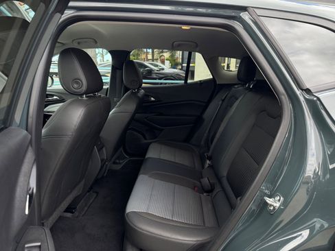 Used 2025 Chevrolet Trax LT FWD image 25