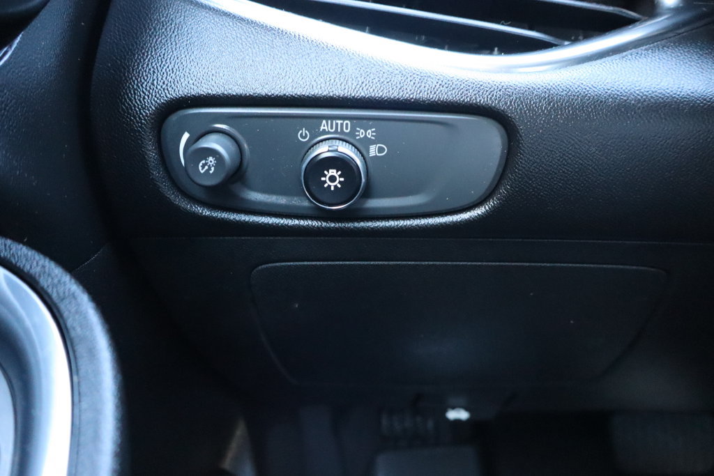Used 2016 Chevrolet Malibu LT FWD image 16