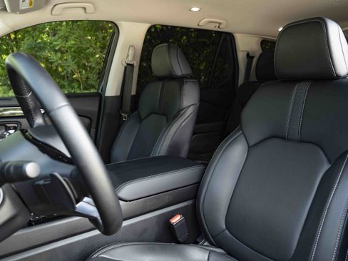 Used 2025 Honda Pilot EX-L image 17