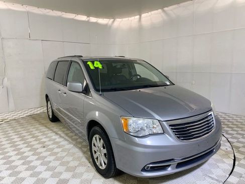Used 2014 Chrysler Town & Country Touring w/ Driver Convenience Group image 46