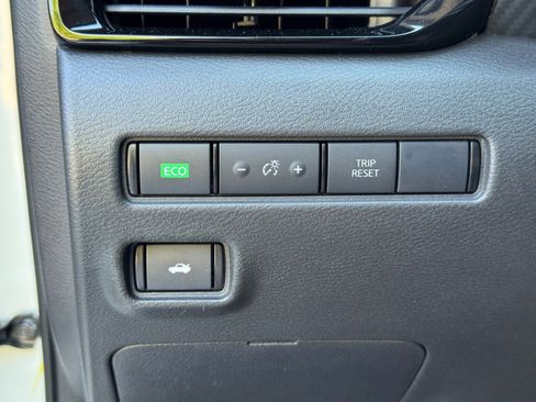 Used 2020 Nissan Sentra SR w/ Premium Package image 17