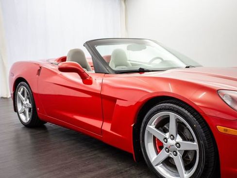 Used 2008 Chevrolet Corvette Convertible w/ Preferred Equipment Group RWD image 27