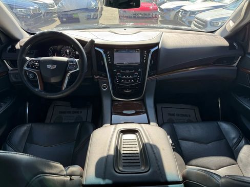 Used 2019 Cadillac Escalade Luxury image 22