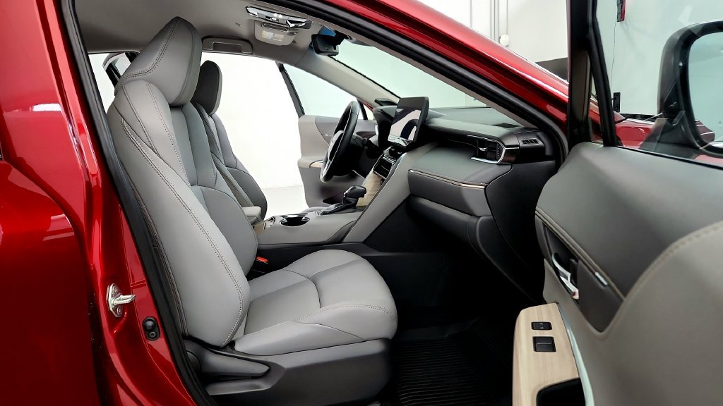 Certified 2024 Toyota Venza XLE AWD/4WD image 28