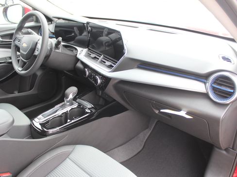 New 2026 Chevrolet Trax LT image 14
