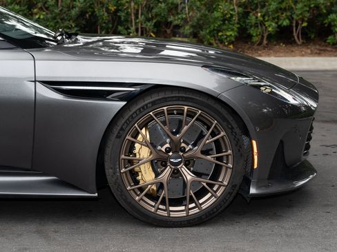 Used 2025 Aston Martin DB12 Coupe image 23