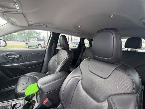 Used 2019 Jeep Cherokee Limited w/ Luxury Group AWD/4WD image 43