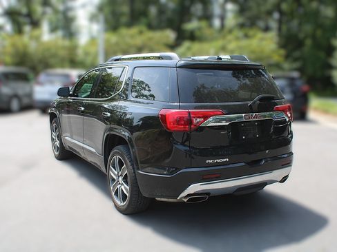 Used 2019 GMC Acadia Denali w/ Technology Package FWD image 7