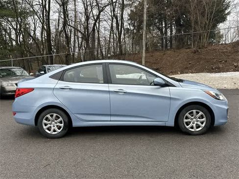 Used 2014 Hyundai Accent GLS image 3