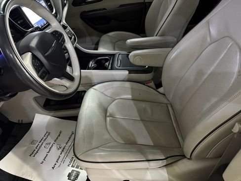 Used 2021 Chrysler Pacifica Limited w/ Premium & Safety Sphere Group image 22