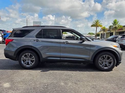 Used 2023 Ford Explorer XLT w/ Equipment Group 202A RWD image 8