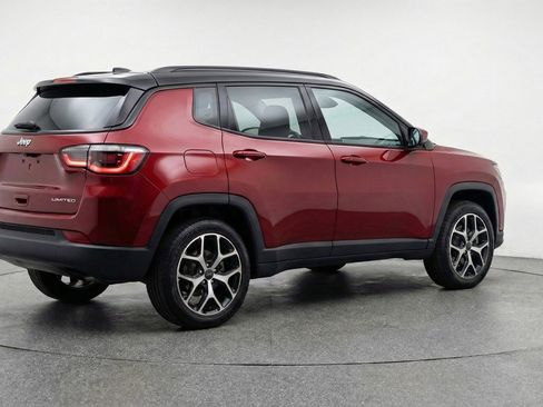 Used 2025 Jeep Compass Limited image 9