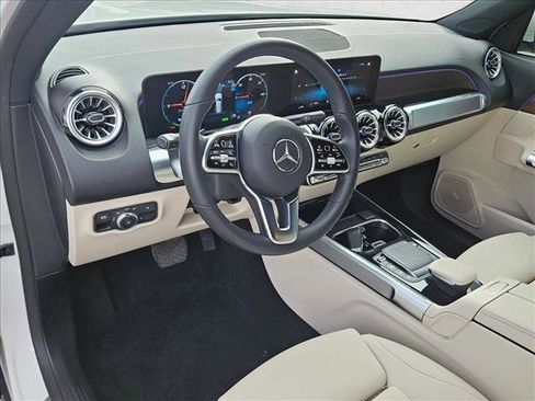 Used 2023 Mercedes-Benz EQB 300 4MATIC w/ Exclusive Package image 10