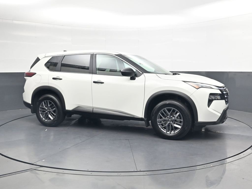 Used 2025 Nissan Rogue S AWD/4WD image 4