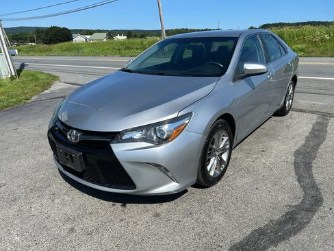 Used 2016 Toyota Camry SE FWD image 5