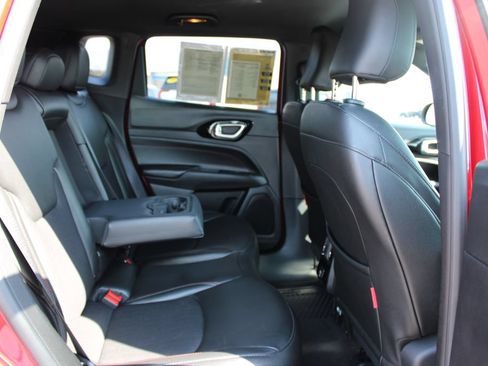 Used 2025 Jeep Compass Trailhawk AWD/4WD image 30