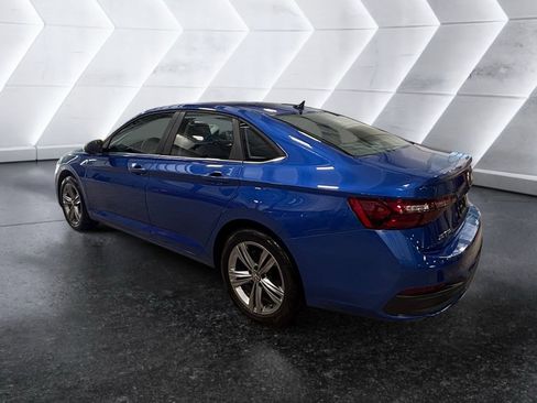 Used 2023 Volkswagen Jetta SE FWD image 5