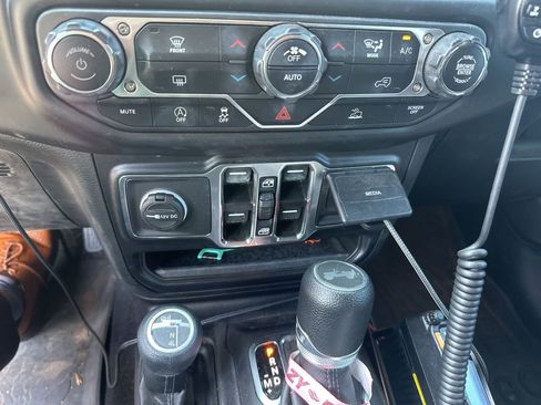 Used 2022 Jeep Wrangler Unlimited Sport AWD/4WD image 7