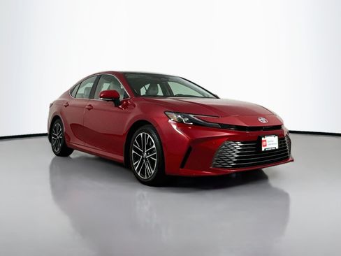 Certified 2025 Toyota Camry XLE w/ Premium Plus Package FWD image 1