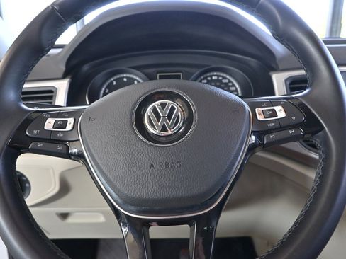 Used 2019 Volkswagen Atlas SE w/ Panoramic Sunroof Package image 18