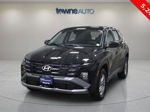 Used 2025 Hyundai Tucson SE image 1