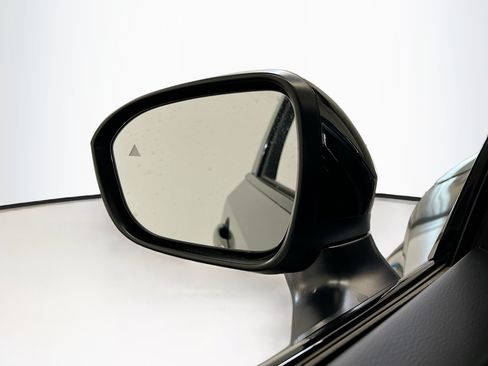 Used 2024 Nissan Ariya AWD image 16