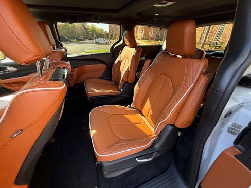 New 2026 Chrysler Pacifica Pinnacle image 12
