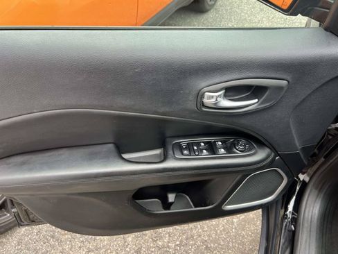 Used 2018 Jeep Compass Latitude w/ Popular Equipment Group AWD/4WD image 16