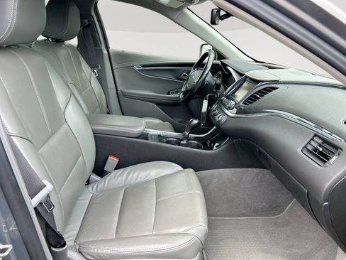Used 2017 Chevrolet Impala LT w/ Convenience Package FWD image 24