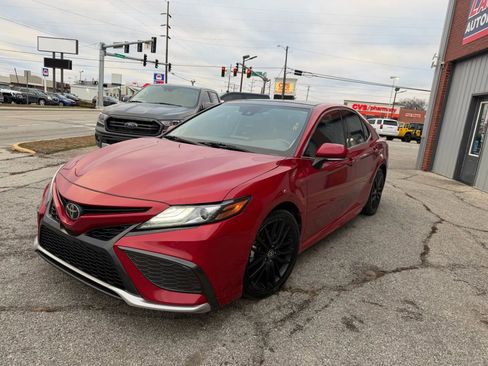 Used 2021 Toyota Camry XSE image 3