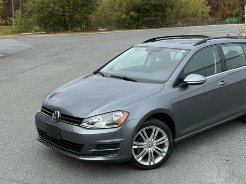 Used 2016 Volkswagen Golf Limited Edition image 2