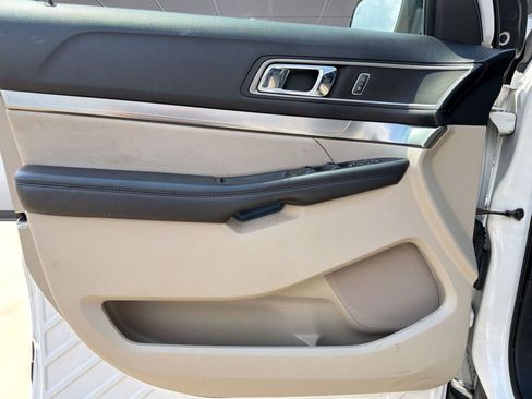 Used 2019 Ford Explorer XLT w/ Equipment Group 202A FWD image 12